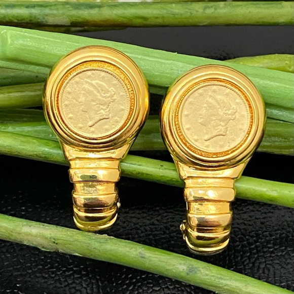 Vintage Unsigned Gold-Tone Roman Coin Clip On Earrings - Picture 5 of 13